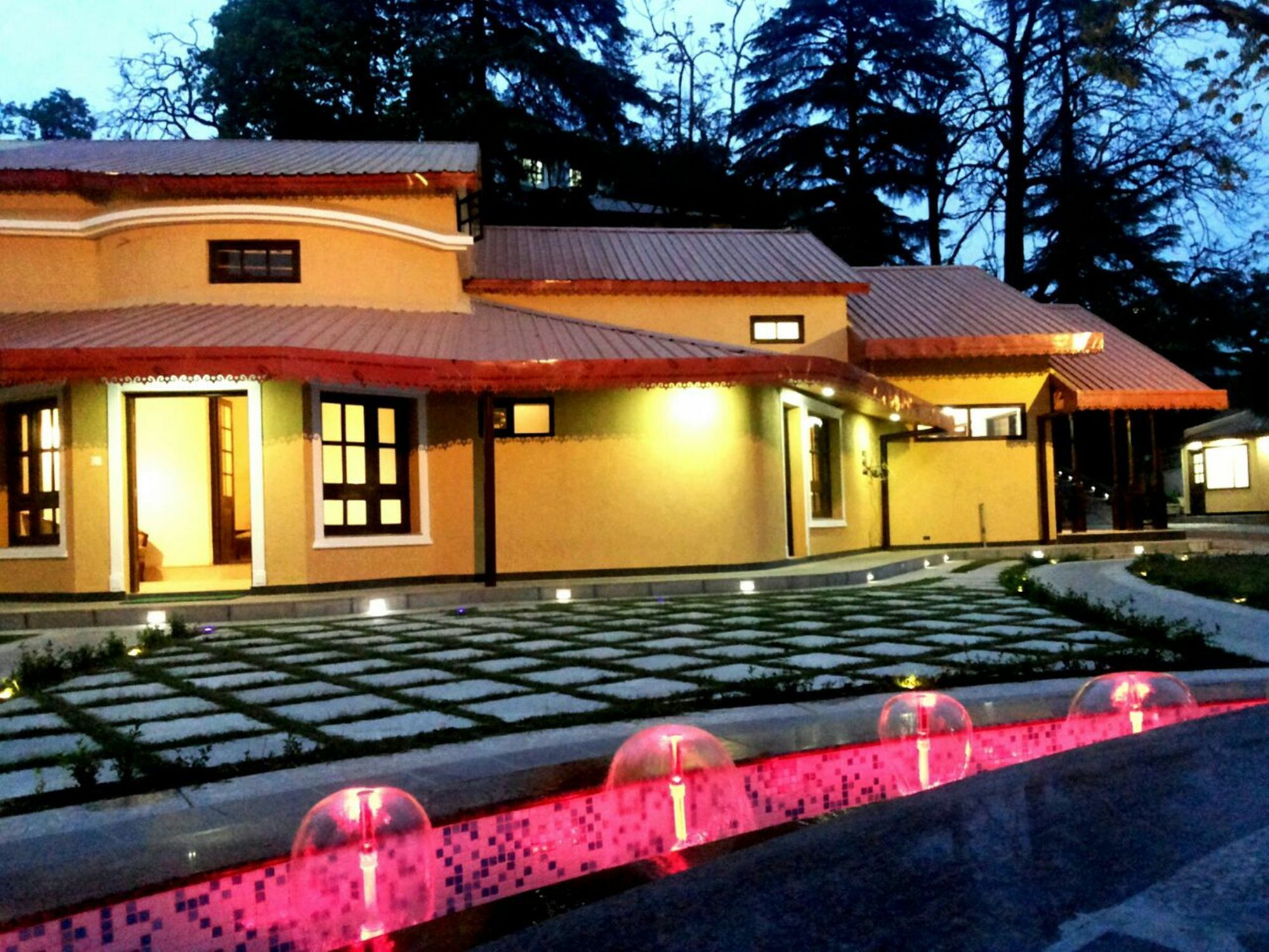 Treebo Trend Royal Mansion Hotell Mussoorie Exteriör bild